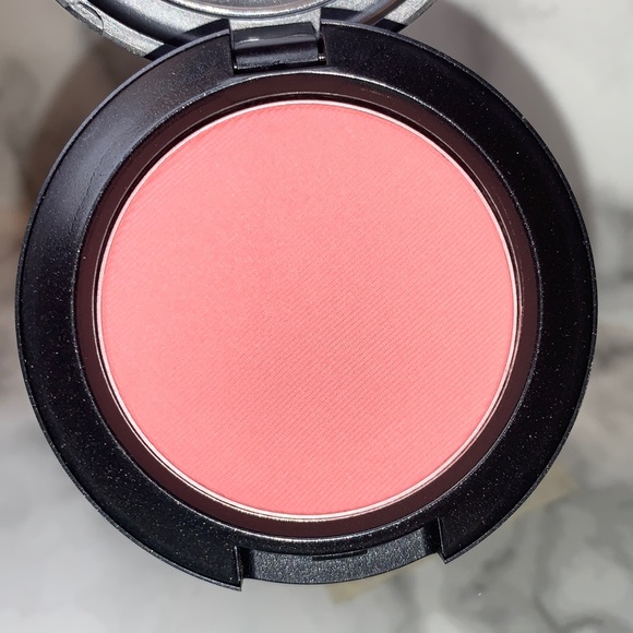 Fleur Powder (Never Used) MAC Powder Blush - Picture 3 of 13